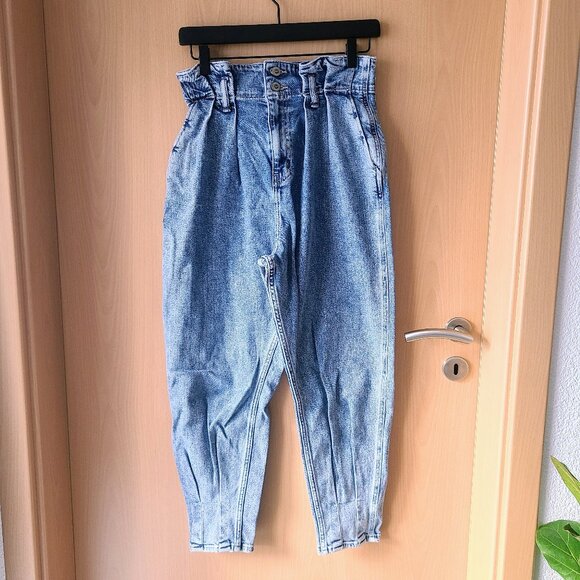 Hollister Ultra High Rise Paper Bag Waist Slouchy Ankle Medium Wash Denim Jeans - Picture 2 of 7